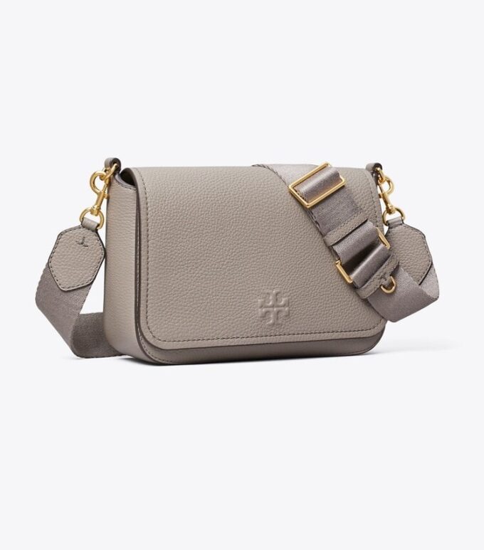 Bolso bandolera con solapa de cuero