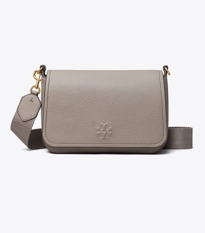 Bolso bandolera con solapa de cuero