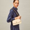 Bolso bandolera pequeño convertible Kira con textura granulada
