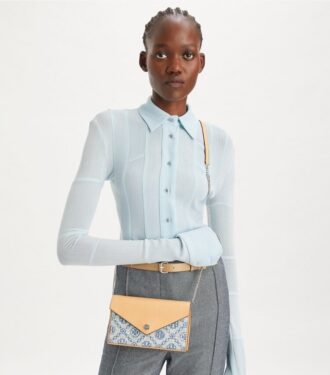 Bolso bandolera tipo sobre de denim con T Monogram