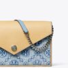 Bolso bandolera tipo sobre de denim con T Monogram Bolso bandolera tipo sobre de denim con T Monogram