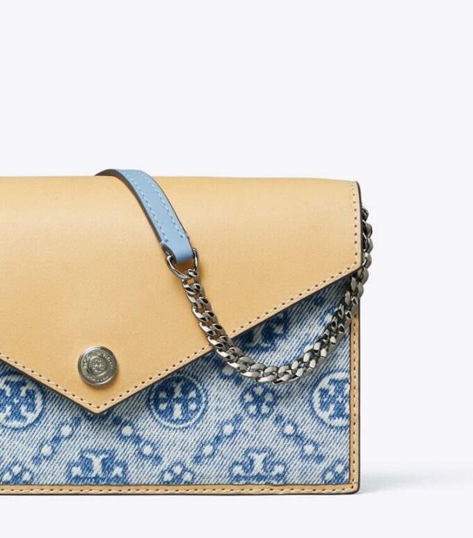 Bolso bandolera tipo sobre de denim con T Monogram Bolso bandolera tipo sobre de denim con T Monogram