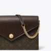Bolso bandolera tipo sobre de lona recubierta con T Monogram Bolso bandolera tipo sobre de lona recubierta con T Monogram