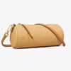 Bolso cilíndrico con monograma T Monogram y textura granulada Bolso cilíndrico con monograma T Monogram y textura granulada