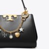 Bolso con cadena y dijes Bolso con cadena y dijes