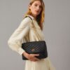 Bolso convertible de hombro Kira Chevron Bolso convertible de hombro Kira Chevron