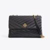 Bolso convertible de hombro Kira Chevron Bolso convertible de hombro Kira Chevron