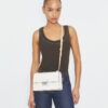Bolso de hombro con T Monogram y textura granulada Bolso de hombro con T Monogram y textura granulada