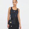 Bolso de hombro con T Monogram y textura granulada Bolso de hombro con T Monogram y textura granulada