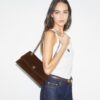 Bolso de hombro Kira Turnlock de ante Bolso de hombro Kira Turnlock de ante