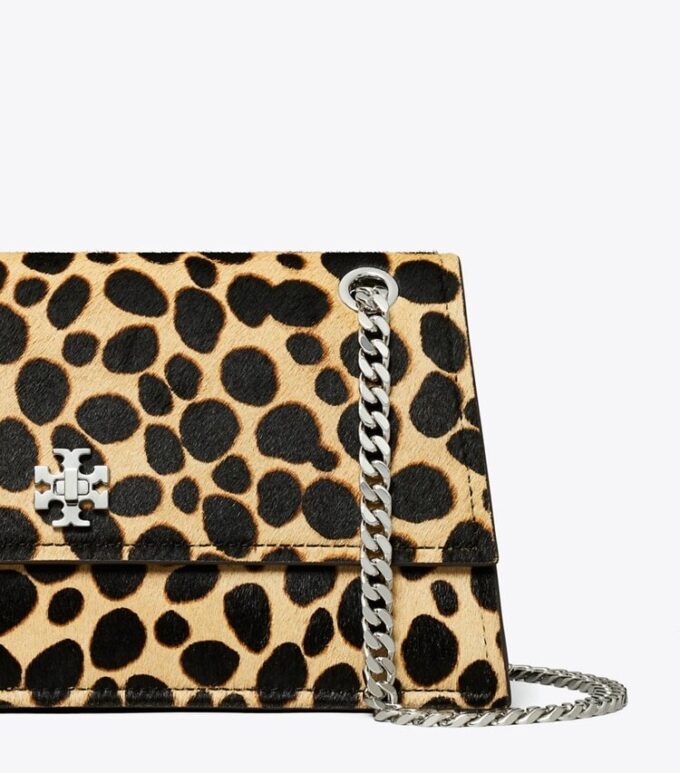 Bolso de hombro Kira Turnlock de pelo de becerro Bolso de hombro Kira Turnlock de pelo de becerro
