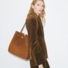 Bolso grande tipo cubo Romy de gamuza Bolso grande tipo cubo Romy de gamuza