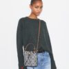 Bolso mini tipo cubo con T Monogram