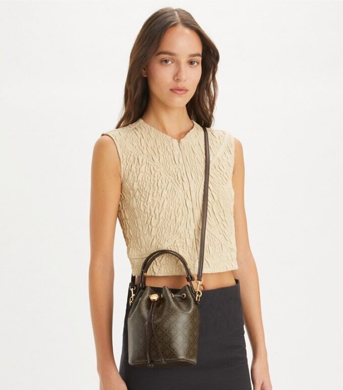Bolso mini tipo cubo de lona recubierta con T Monogram Bolso mini tipo cubo de lona recubierta con T Monogram