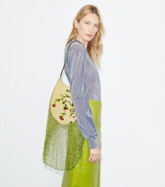 Bolso pequeño con adornos perforados