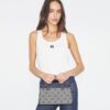 Bolso pequeño East-West con T Monogram