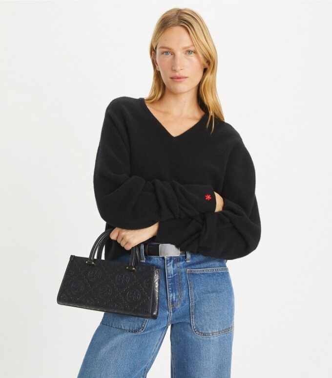 Bolso pequeño East-West con T Monogram en relieve