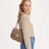 Bolso tipo alforja Eleanor Pebbled Slim