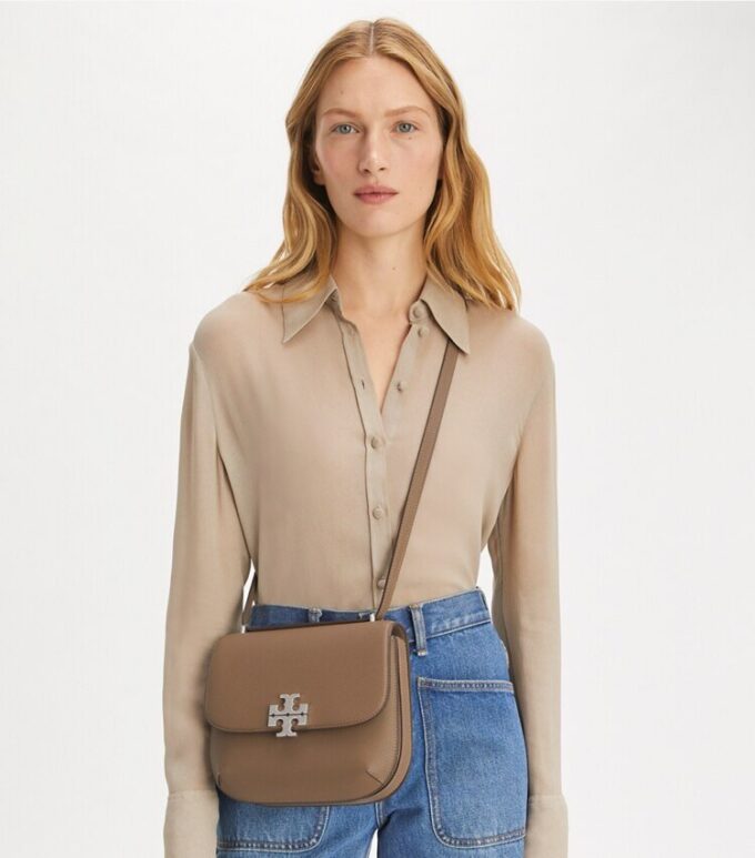 Bolso tipo alforja Eleanor Pebbled Slim