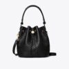 Bolso tipo cubo con monograma T Monogram y textura granulada Bolso tipo cubo con monograma T Monogram y textura granulada