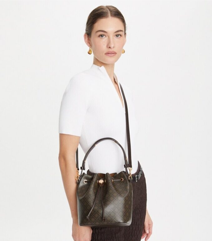Bolso tipo cubo de lona recubierta con T Monogram Bolso tipo cubo de lona recubierta con T Monogram