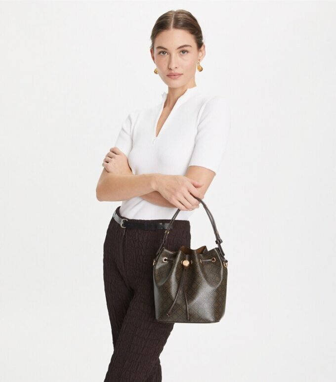 Bolso tipo cubo de lona recubierta con T Monogram Bolso tipo cubo de lona recubierta con T Monogram