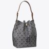 Bolso tipo cubo oversize con T Monogram Bolso tipo cubo oversize con T Monogram