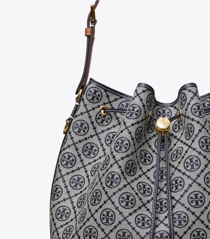 Bolso tipo cubo oversize con T Monogram Bolso tipo cubo oversize con T Monogram