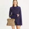 Bolso tipo satchel con textura granulada
