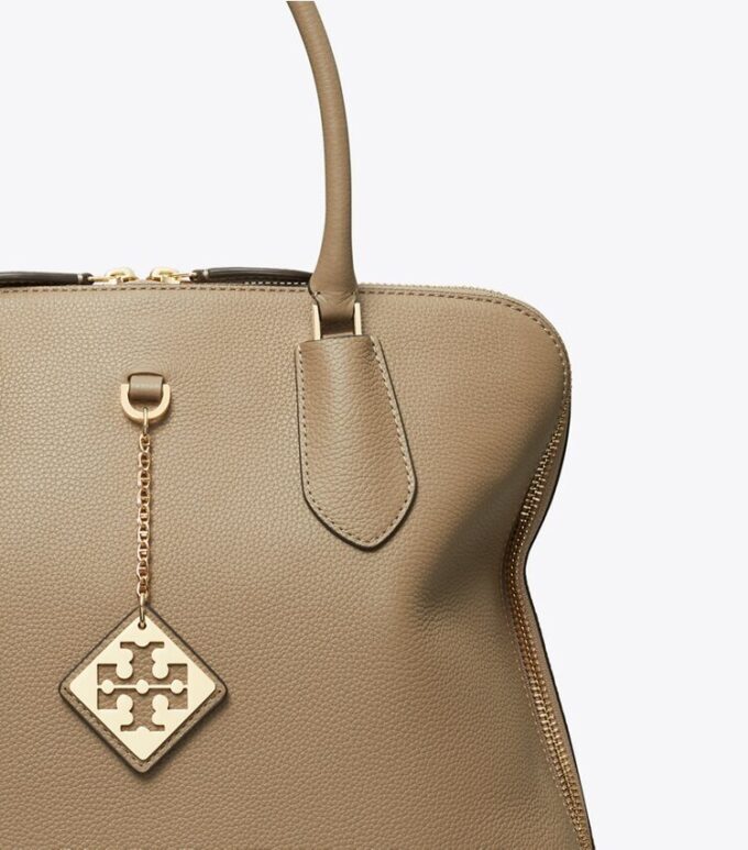 Bolso tipo satchel con textura granulada