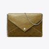 Bolso tipo sobre con cadena y monograma T Monogram en gamuza Bolso tipo sobre con cadena y monograma T Monogram en gamuza