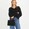 Bolso tote con asa superior y estampado T Monogram Bolso tote con asa superior y estampado T Monogram