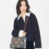 Bolso tote con asa superior y relieve en contraste T Monogram Bolso tote con asa superior y relieve en contraste T Monogram