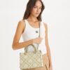 Bolso tote con asa superior y relieve en contraste T Monogram Bolso tote con asa superior y relieve en contraste T Monogram