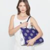 Bolso tote con monograma T Monogram en relieve en contraste