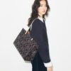 Bolso tote con monograma T Monogram en relieve en contraste Bolso tote con monograma T Monogram en relieve en contraste