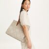 Bolso tote con monograma T Monogram en relieve en contraste Bolso tote con monograma T Monogram en relieve en contraste
