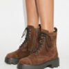 Botas con suela gruesa y T Monogram Botas con suela gruesa y T Monogram