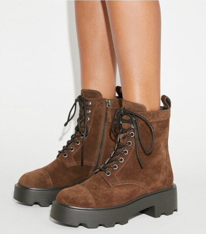 Botas con suela gruesa y T Monogram Botas con suela gruesa y T Monogram
