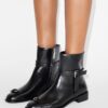 Botines con múltiples hebillas