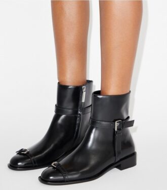 Botines con múltiples hebillas