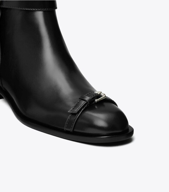 Botines con múltiples hebillas