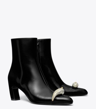 Botines con tacón y talón perforado