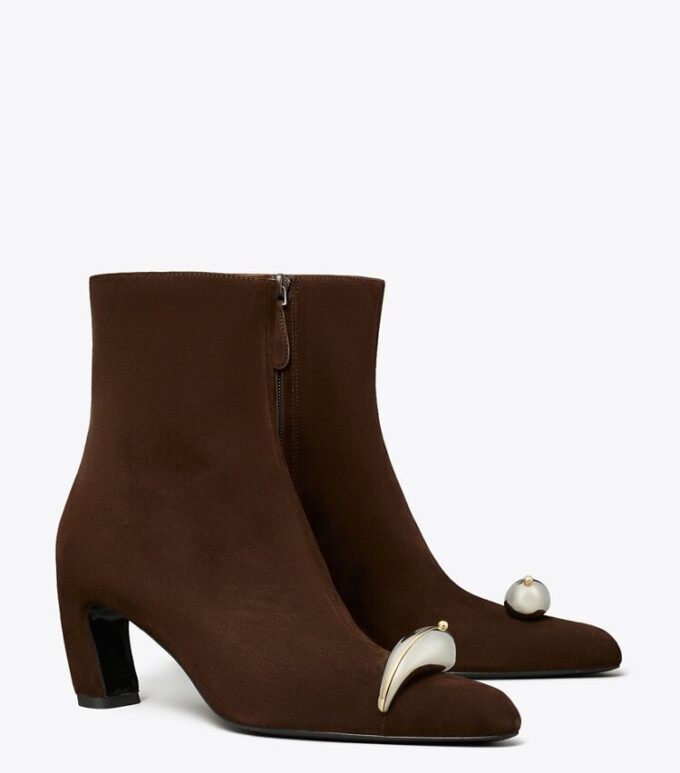 Botines con tacón y talón perforado Botines con tacón y talón perforado