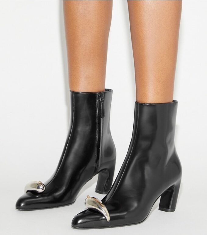 Botines con tacón y talón perforado Botines con tacón y talón perforado
