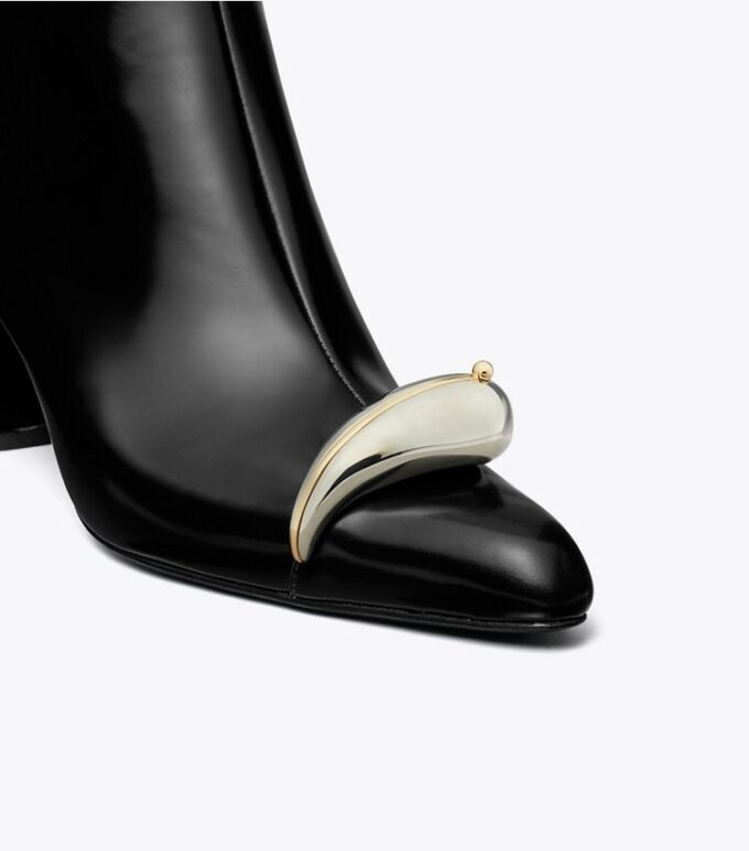 Botines con tacón y talón perforado Botines con tacón y talón perforado