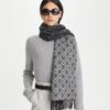Bufanda rectangular con monograma T Monogram Bufanda rectangular con monograma T Monogram