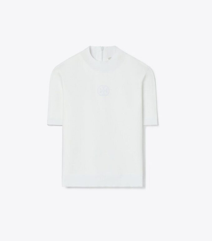 Camiseta con cuello alto y logotipo Camiseta con cuello alto y logotipo