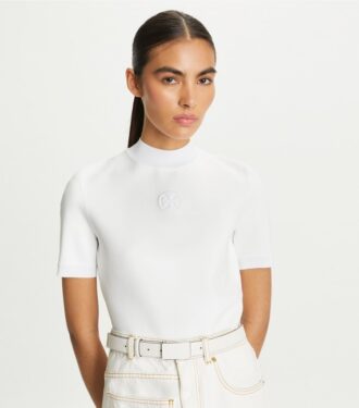 Camiseta con cuello alto y logotipo