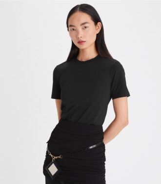 Camiseta con logotipo bordado